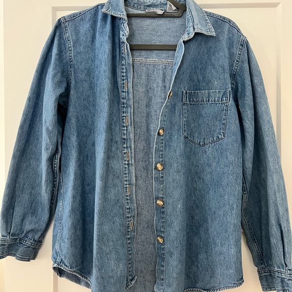 Tops - Vintage women’s Denim Button-Up Shirt